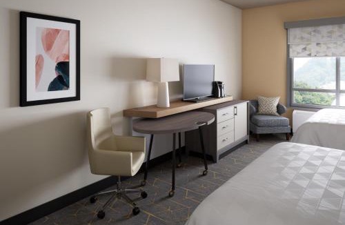 Mayfield Hotel | Holiday Inn Cleveland-Mayfield by IHG