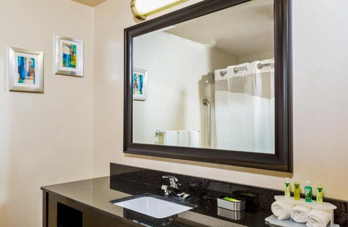 Westampton Hotel | Holiday Inn Express & Suites Burlington - Mount Holly by IHG