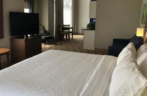 Milford Hotel | Holiday Inn Express and Suites Quakertown - Allentown Area by IHG