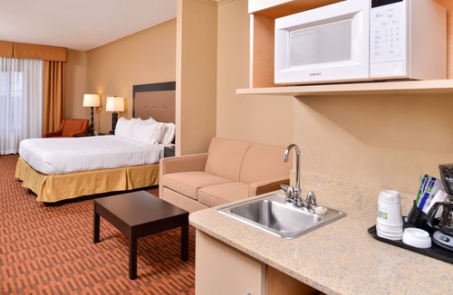 Breezewood Hotel | Holiday Inn Express Breezewood by IHG