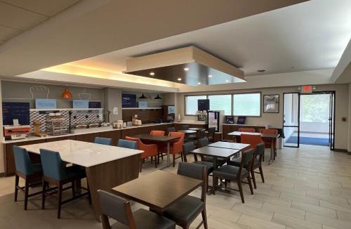 Harrisburg Hotel | Holiday Inn Express Harrisburg I-81 - Hershey By IHG