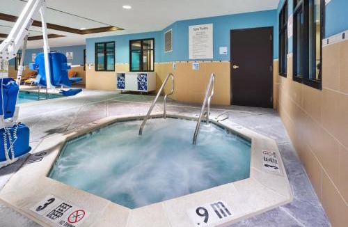 Warminster Hotel | Holiday Inn Express Hotel & Suites Warminster-Horsham by IHG