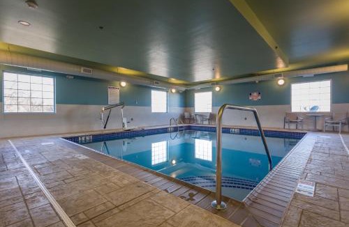 Reading Hotel | Holiday Inn Express Hotel & Suites Reading by IHG