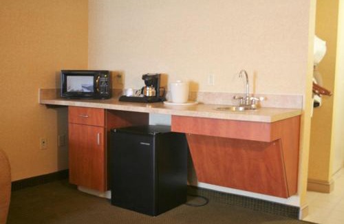 Drums Hotel | Holiday Inn Express Hotel & Suites Drums-Hazelton by IHG