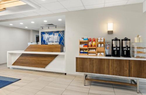 Princeton Hotel | Holiday Inn Express Princeton/I-77 by IHG