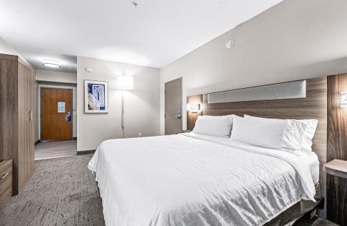 Deepwater Hotel | Holiday Inn Express & Suites Carneys Point - Pennsville by IHG