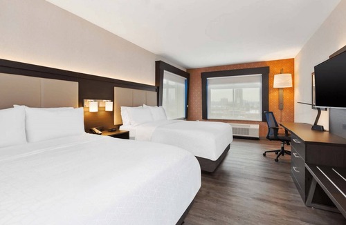 The Waterfront Hotel | Holiday Inn Express & Suites Jersey City - Holland Tunnel by IHG