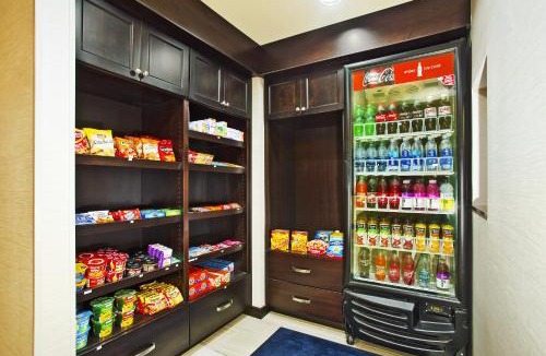 Springfield Hotel | Holiday Inn Express & Suites Springfield by IHG