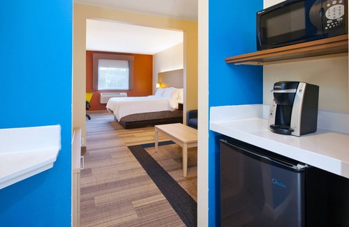 Absecon Hotel | Holiday Inn Express & Suites Absecon-Atlantic City by IHG
