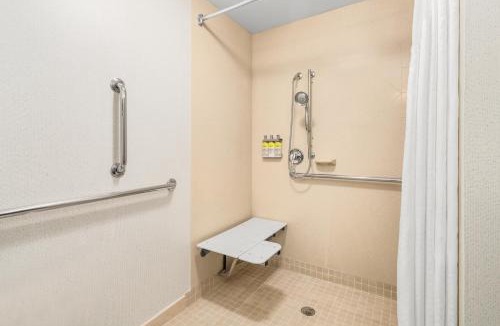 Newark Hotel | Holiday Inn Express & Suites Wilmington-Newark by IHG