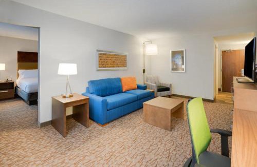 Fort Washington Hotel | Holiday Inn Express & Suites Ft. Washington - Philadelphia by IHG