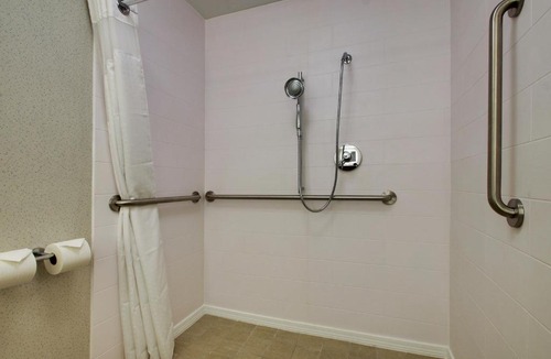 Echelon Hotel | Holiday Inn Express Voorhees/Mt. Laurel by IHG