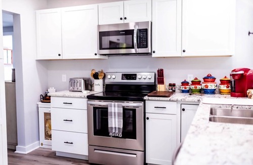 Smithsburg House | Hollow Hideaway is just the place if you looking to get away and relax.