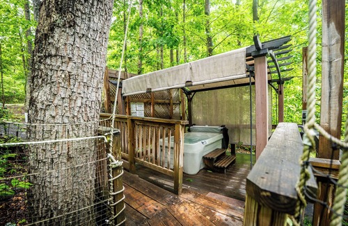 Hico Cabin | Holly Rock: Cozy Escape in the Treetops w/Hot Tub!