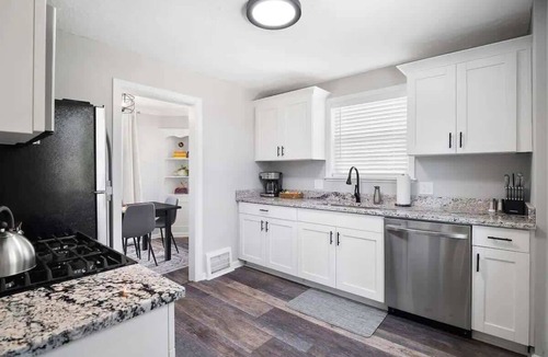 South Euclid House | Home Away From Home - Beautiful Yard