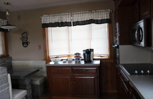 Martindale House | Home away from home - edge of small town Martindale
