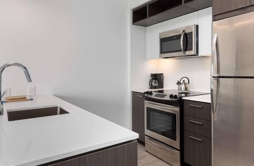 Reston Apartment | Home Depot mins away | Onsite Movie Theater | Reston Town Center