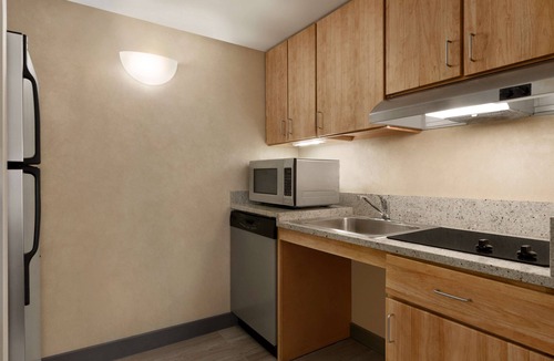 Spruce Hill Hotel | Homewood Suites by Hilton University City