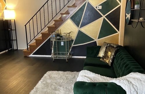 Hamilton Hills Apartment | Honey Comb Hideout 2BR Apt
