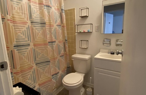 Hamilton Hills Apartment | Honey Comb Hideout 2BR Apt