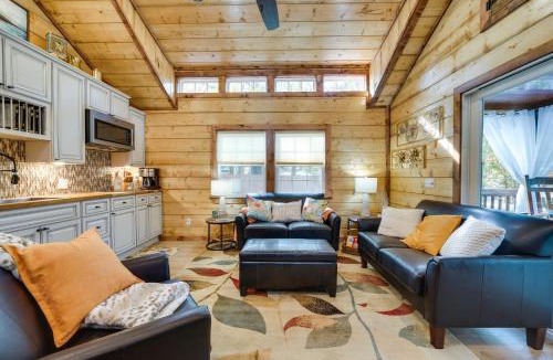 Broken Bow House | Hook, Line, & Sinker Retreat: Fire Pit, Grill!