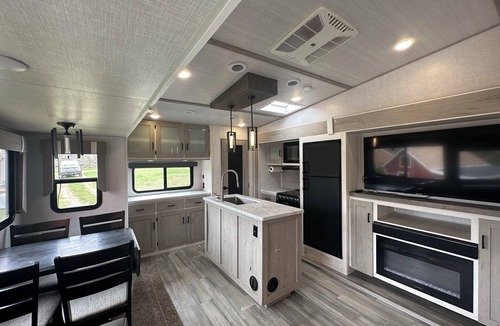 Abbottstown House | Horn and Thistle Farm - Camper/RV in Abbottstown, Pennsylvania, United States