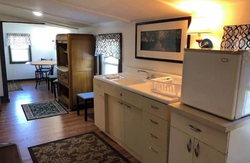 Manns Choice Cabin | Horns Cabins - Allegheny Cabin by the roadside