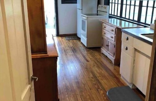 Manns Choice House | Horns Cabins- Mountain View Cabin 2 queen beds!