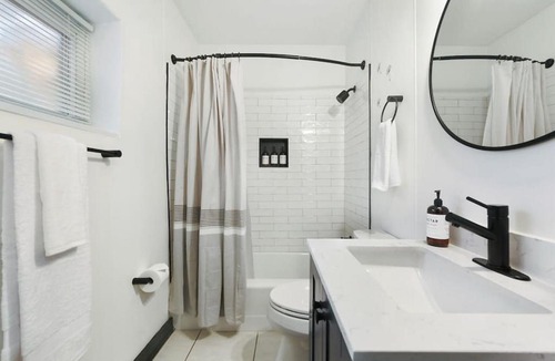 Lower Lawrenceville Apartment | HostWise Stays - Butler St - Private Entrance on Ground Floor - Lower Lawrenceville