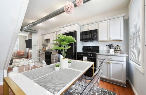 East Allegheny House | HostWise Stays - Free Parking, Highly Walkable, 2 Full bathrooms