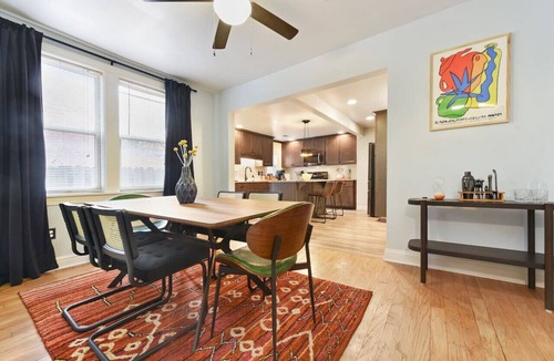 East Allegheny House | ★ HostWise Stays ★ Retro-vibes home, just minutes from stadiums!