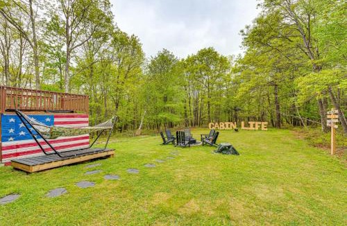 Mount Pocahontas House | Hot Tub and Fire Pit Albrightsville Log Cabin!