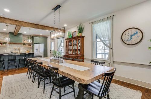 Greentown House | Hot Tub and Lake Access at Poconos Getaway!