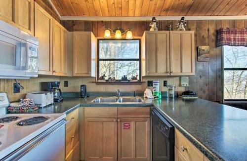 Chalet Village House | Hot Tub and Mountain Views at Gatlinburg Cabin!