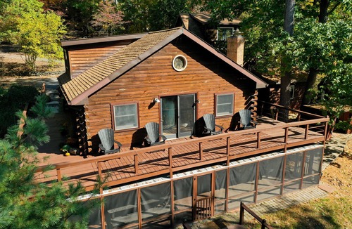 Berkeley Springs Cabin | HOT TUB! Calming Vibes Spa Cabin on Sleepy Creek, for 8, Hike, Fish, Ski, 4 Acre