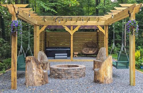 Ruby House | Hot Tub, Fire Pit and Patio A-Frame Stafford Cabin
