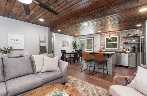 Wingina House | Hot Tub | Fire Pit | River | State Park | King Bed