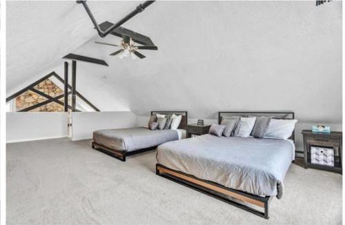 Briar Crest Woods Ski Chalet | Hot Tub, Game Room, Fire Pit, Movie Room, Beach and More!