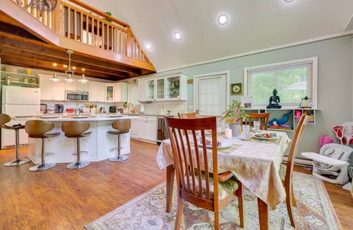 Lake Ariel Ski Chalet | HOT TUB, Lakes, Ski Hill, Golf, Game Room & Endless Foliage, Dog friendly