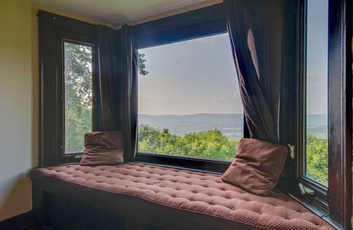 Sybertsville House | Hot Tub & Mtn Views: Expansive Hazleton Retreat