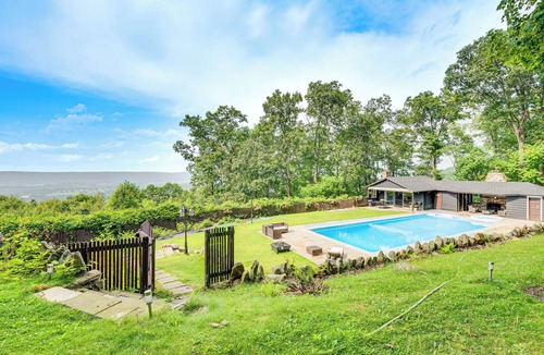 Sybertsville House | Hot Tub & Mtn Views: Expansive Hazleton Retreat
