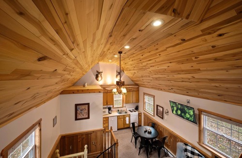 Carbon Hill House | HOT TUB! Tiny Home Fire Pit! Pet Friendly on 5 Acres of Seclusion!