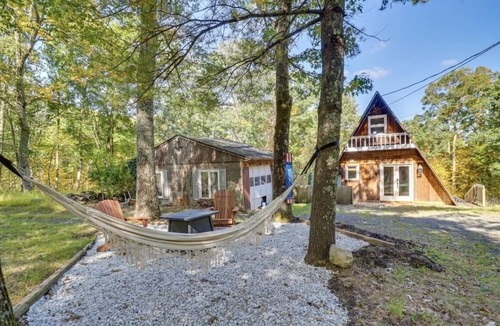 East Stroudsburg House | Hot Tub/Sauna/Fire pits/xl deck - Lovers Edge A-Frame
