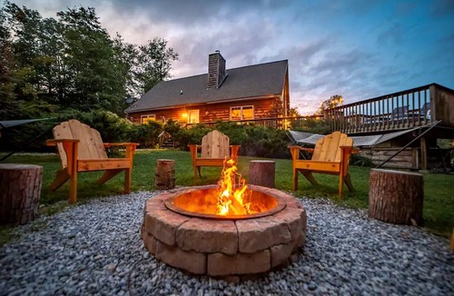 Livingston Manor House | House ∙ 3 bedrooms ∙ 12 guests