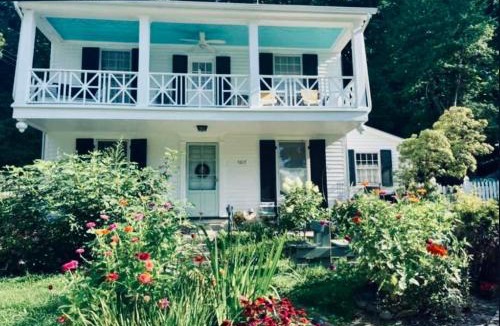 Dickeyville Villa | House on the Gwynns Falls