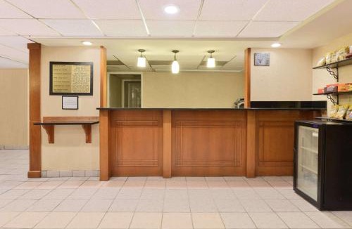 East Texas Hotel | Howard Johnson by Wyndham Allentown/Dorney Hotel & Suites