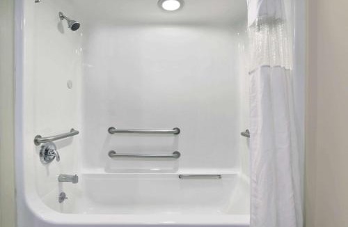 East Texas Hotel | Howard Johnson by Wyndham Allentown/Dorney Hotel & Suites