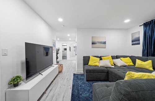 Constable Hook House | Hudson Oasis - Sleeps 10 - NYC - EWR - Free Parking