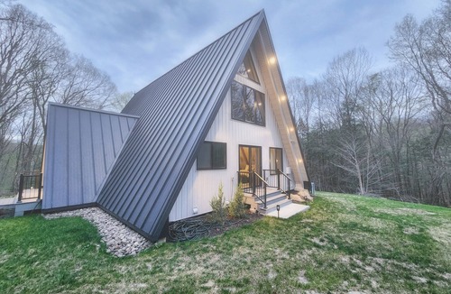 Port Jervis Ski Chalet | Hudson Valley Luxury A-Frame Movie Theater~Arcade~Games-Hot Tub~Just 60-mi~NYC.