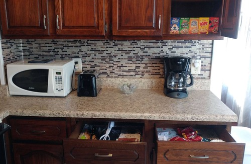 Erie Apartment | Huge Apartment in Beautiful Brick House ★ Near All